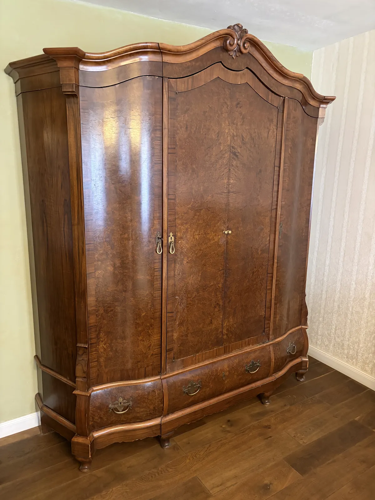 Kleiderschrank