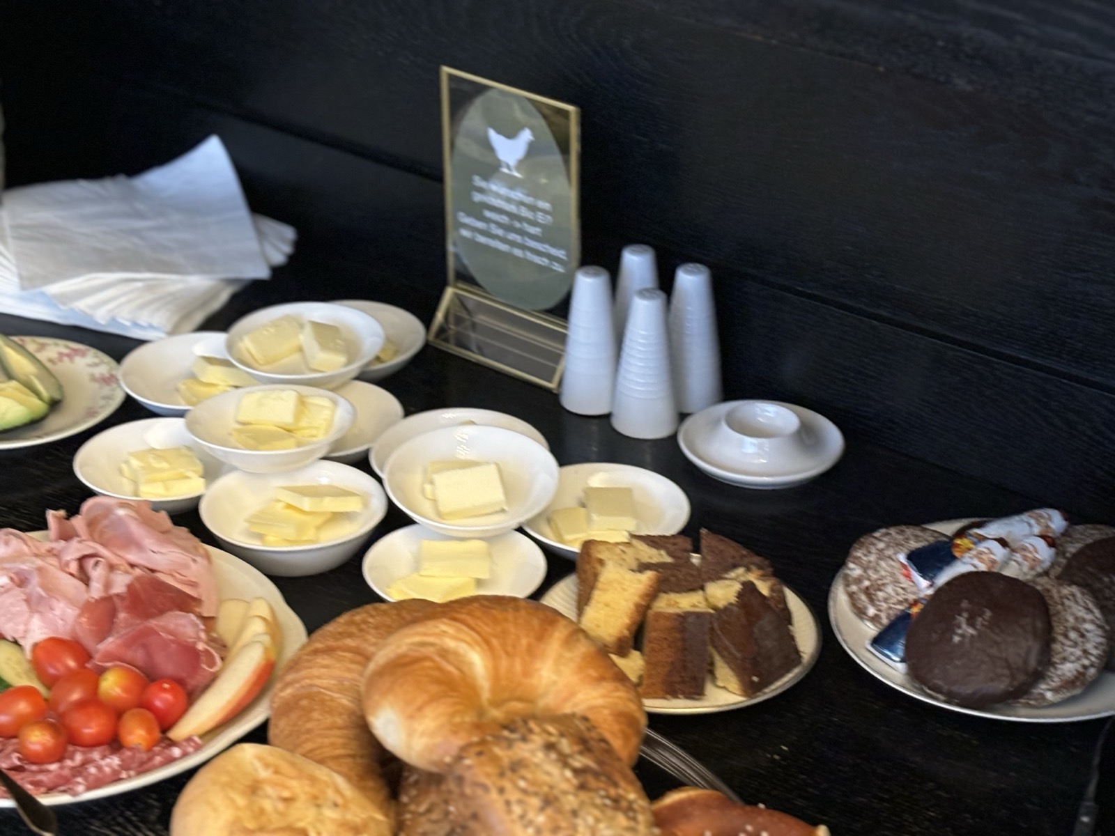 Butter, Croissants und Br&ouml;tchen