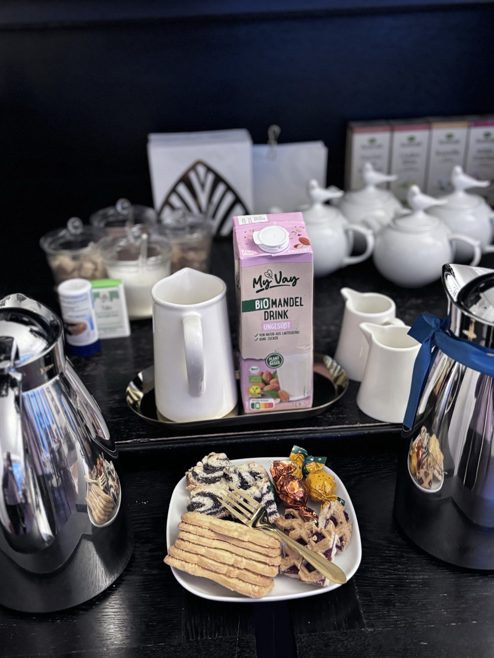 Kaffee, Tee und Geb&auml;ck