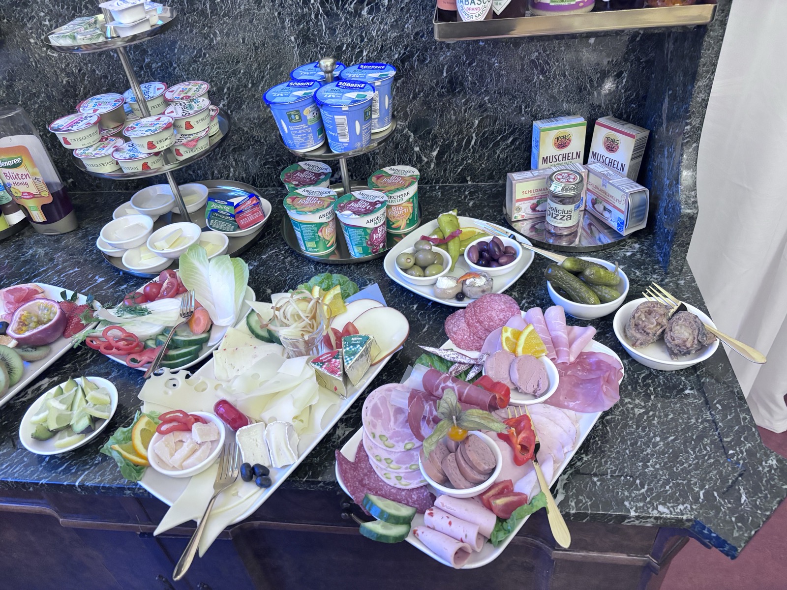 K&auml;se und Aufschnitt von oben