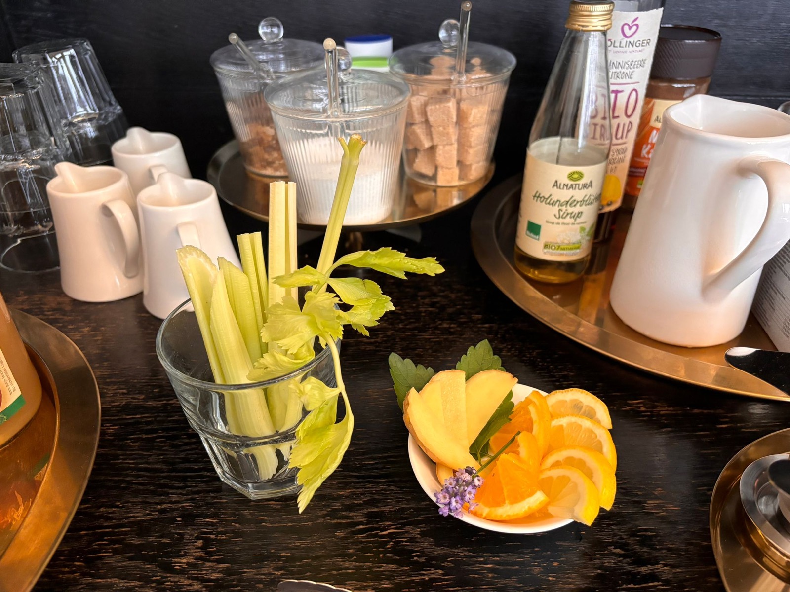 Sellerie und Ingwer am Getr&auml;nkebuffet